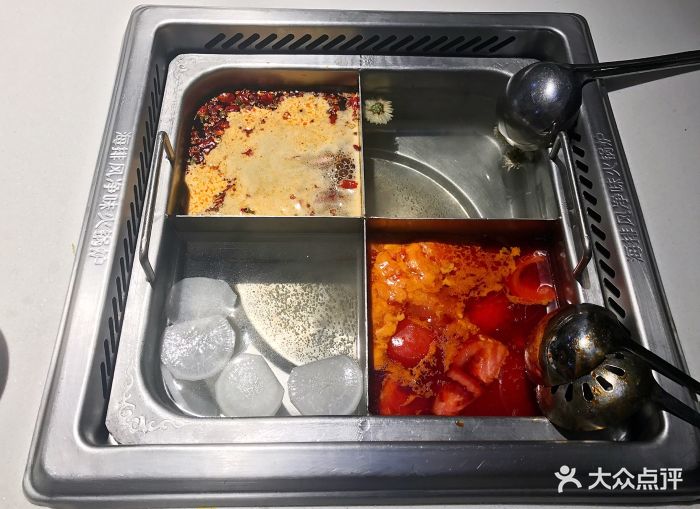 海底捞火锅(泉城路店)四拼锅底图片