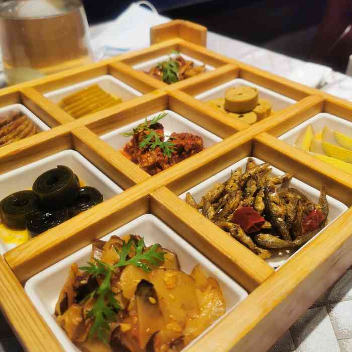 红菜苔·楚菜(安贞店)-"工作日晚上6点到店,二楼楼上有很多空座.