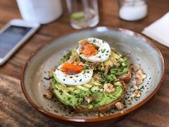 牛油果煮蛋吐司-RAC BAR(安福路店)