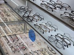 -美式眼镜·授权蔡司.依视路.尼康.豪雅.明月(南翔印象城店)