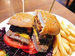 经典双层牛肉堡-拉亚汉堡经典餐厅(商城路店)