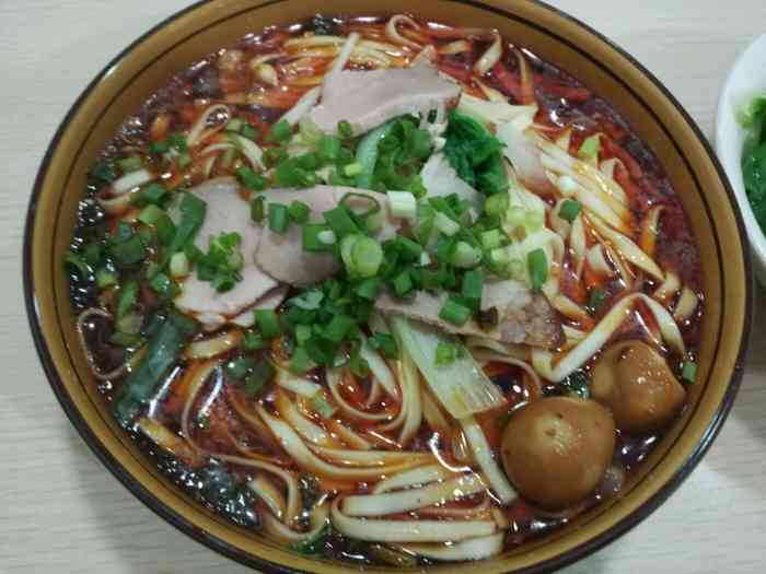 杨登金金牌卤肉面-"比较家常,在上班的附近,平时又不带饭的我.