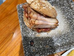 -老天桥酱肉烧饼夹肘子(天桥店)