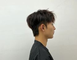 -一家只做男发烫染的店