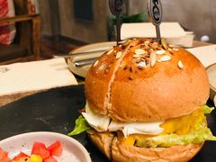 -HIGH FIVE哈福手工汉堡(桂林路店)