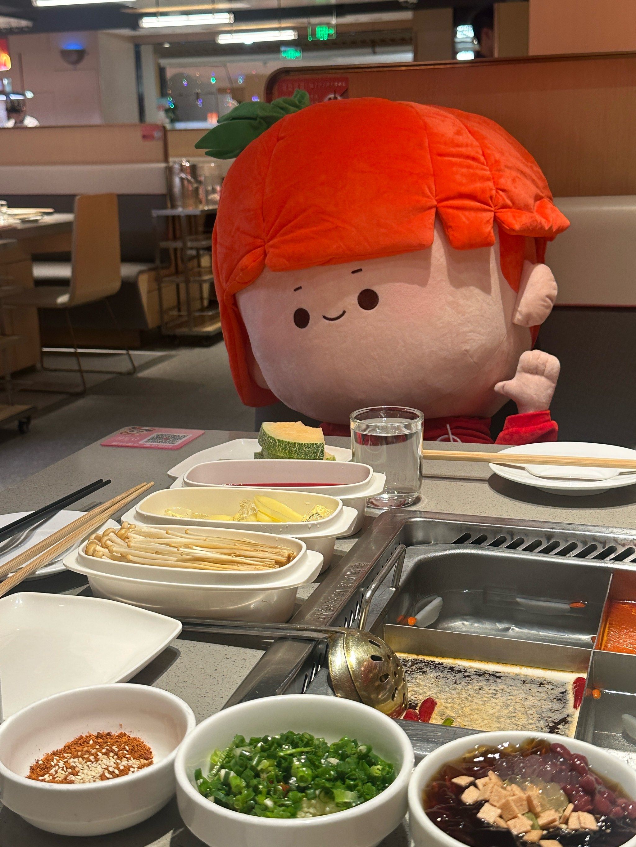 送我出道 

#0元玩转这座城 
一个人来吃海底捞也不怕孤独啦!