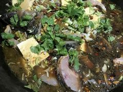 石锅鱼-山城家常菜铁锅炖鱼