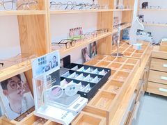 -豪门视光·星趣控·蔡司依视路眼镜代理商(中央大街店)