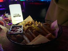 -UP嘻哈酒吧(粉巢店)