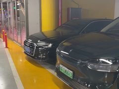 -蓝色港湾停车场