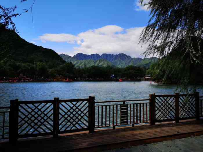 燕子湖自然风景区-"位置昌平比较好找 免费停车场 车位比较宽.