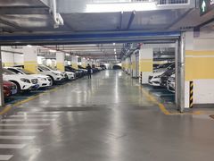 -华泰中心-停车场