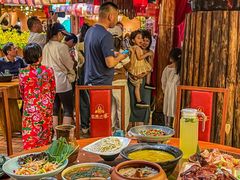 -老滇山寨•云南特色菜•地方菜•民族风情歌舞表演(金碧店)