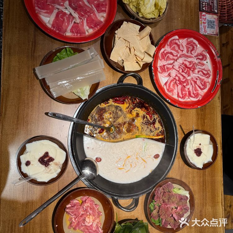 打卡北步园火锅太惊喜！牛油锅底醇厚香浓，一沸腾香气四溢