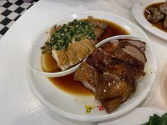 烧鸭拼姜葱油鸡-澳门陈光记烧味饭店(南京德基广场店)