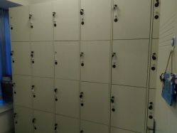 更衣室-瑜舍瑜伽连锁教室