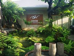 -Chom Cafe and Restaurant
