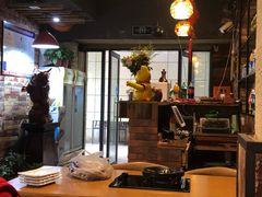 大堂-陆记牛庄·碳锅龙虾烧烤(爱上花园店)