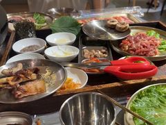 -围炉肉舍•炭烤活鳗•丹东海鲜烤肉(步行街店)