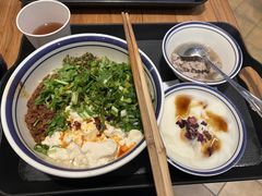 -云阿蛮云南生烫牛肉米线(奉贤路店)