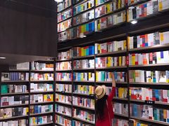 -钟书阁(群光广场店)