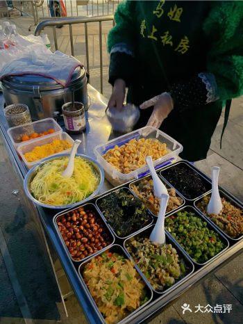 #0元玩转这座城 在上班途中，我偶遇了一个小摊