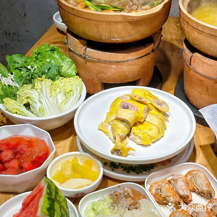 小伙伴说，在杭州吃港式打边炉，只去林记，老好吃了