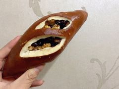 核桃红豆碱水-Dough&Joe团憩(瑞虹天地月亮湾店)