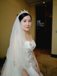 -艾米丽婚纱礼服