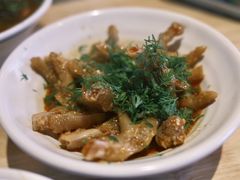 蒜香鸡爪-胡仕光陵水酸粉