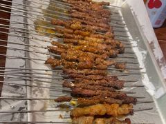 -三个大叔烤羊肉串·歌手驻唱·碳烤鲜肉(西三旗店)