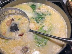 -尚尚仙·酸汤猪手·猪肚鸡火锅(华联万柳购物中心店)