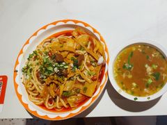 -塞上张记桂林米粉(金凤万达店)