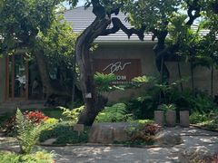 -Chom Cafe and Restaurant