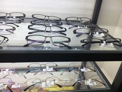 -LOGO眼镜·蔡司品牌折扣店(龙华清湖店)