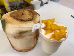 -志龙皇冠吃货椰子铺