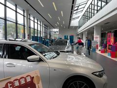 -上海宝信宝马4S店