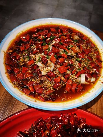 这是我见过最满意的一个小酒馆了外面门头不大