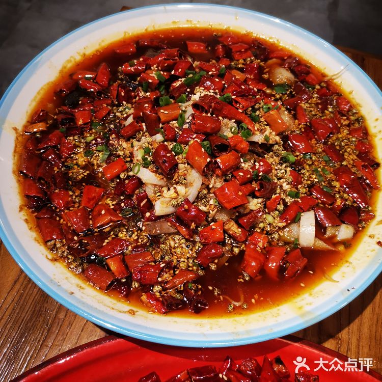 这是我见过最满意的一个小酒馆了外面门头不大