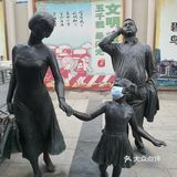 几个月时间，从门庭若市到零零散散的客流，以及一些关门