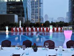 泳池畔-深圳皇庭V酒店