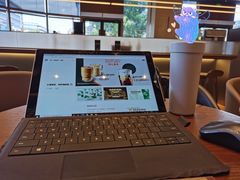 -星巴克臻选(上海虹桥新天地三店)