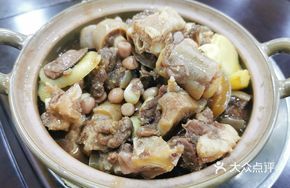 Stewed Beef Tail with Peanuts