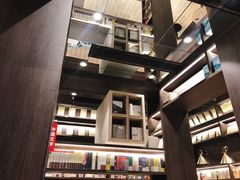 -钟书阁(群光广场店)