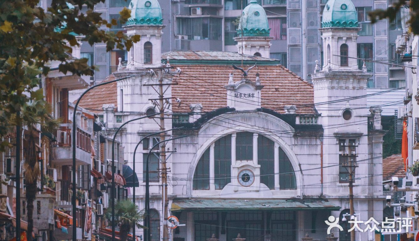 已经成为历史的京汉火车站旧址,背后刚好就是武汉地铁1号线