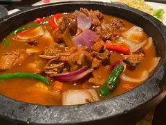 石锅酱爆鸡-舌尖上的食缘花园主题餐厅