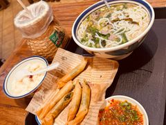 -云阿蛮云南生烫牛肉米线(奉贤路店)