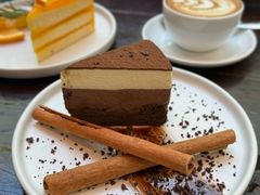 -Chom Cafe and Restaurant