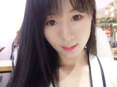 -4iNLOOK美瞳店(龙之梦购物中心虹口店)