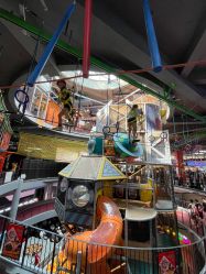 -嗨翻Hi-Fun竞技主题乐园·蹦床团建生日聚会(五棵松华熙店)